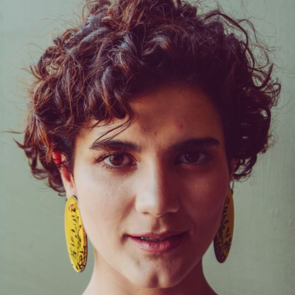 Maxi Aretes Ovalados Dorados con grabado de Hojas