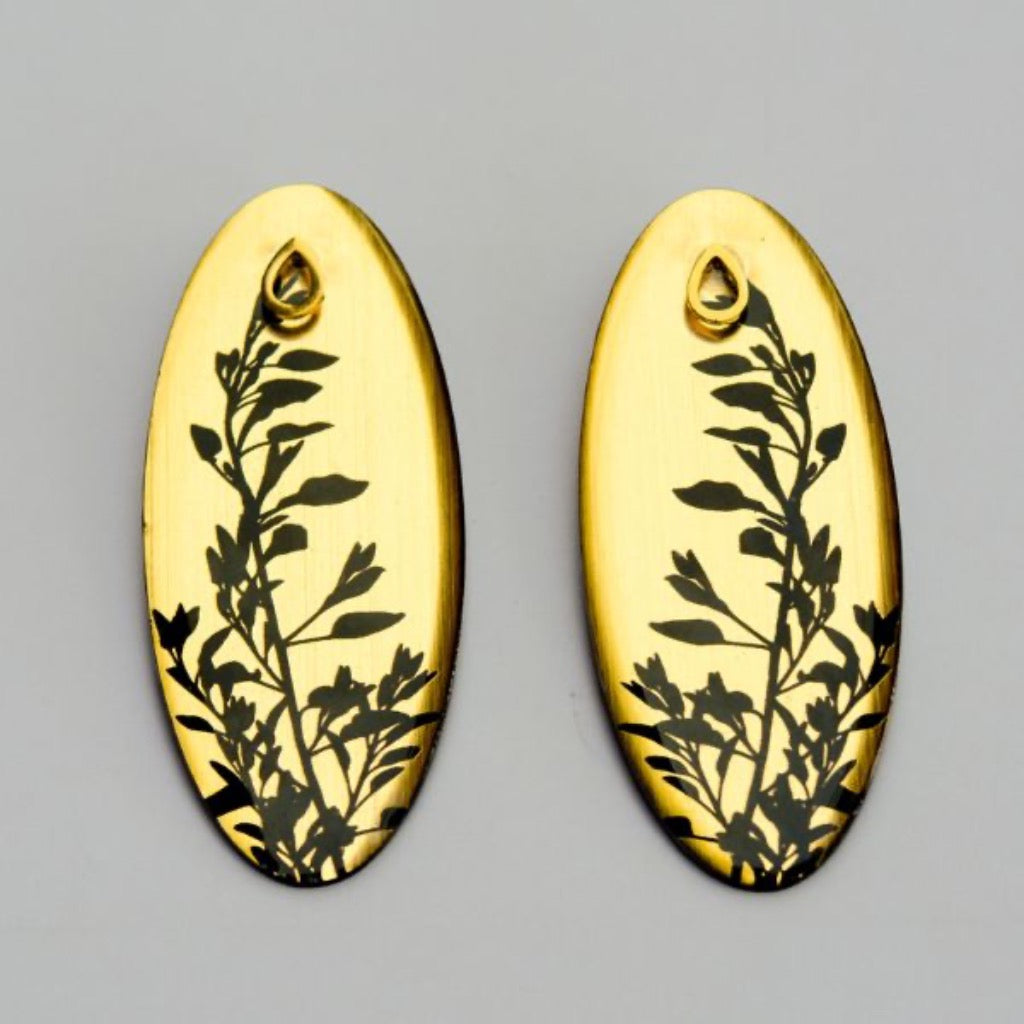 Maxi Aretes Ovalados Dorados con grabado de Hojas