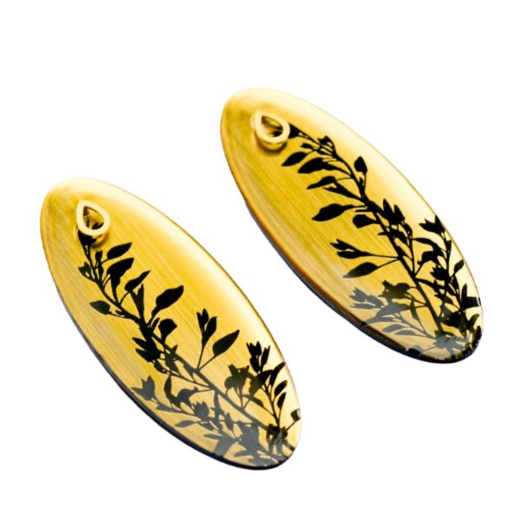 Maxi Aretes Ovalados Dorados con grabado de Hojas