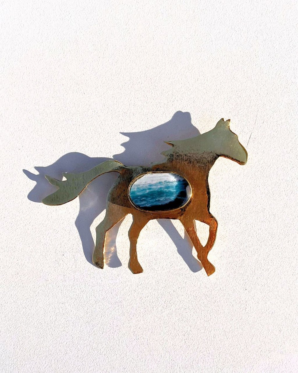 Broche Caballo con Fotografía del Mar · Fuerza que Recuerda